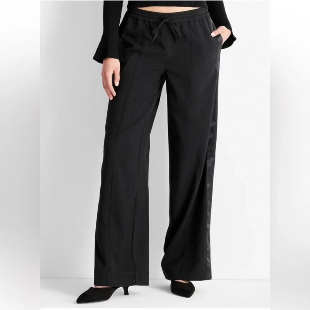 Elegant Black Wide-Leg Women's Pants - Picture 2 of 4